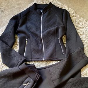 Fitted jogging suit black with zippers